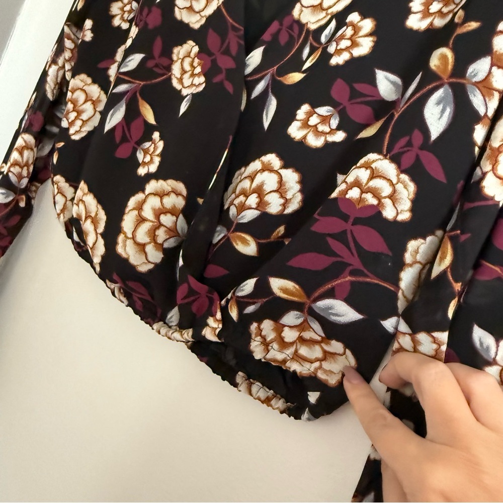 🛍️ 4/$25 Forever 21 Boho Floral Surplice Faux Wrap Top with Bell Sleeves - Picture 6 of 7